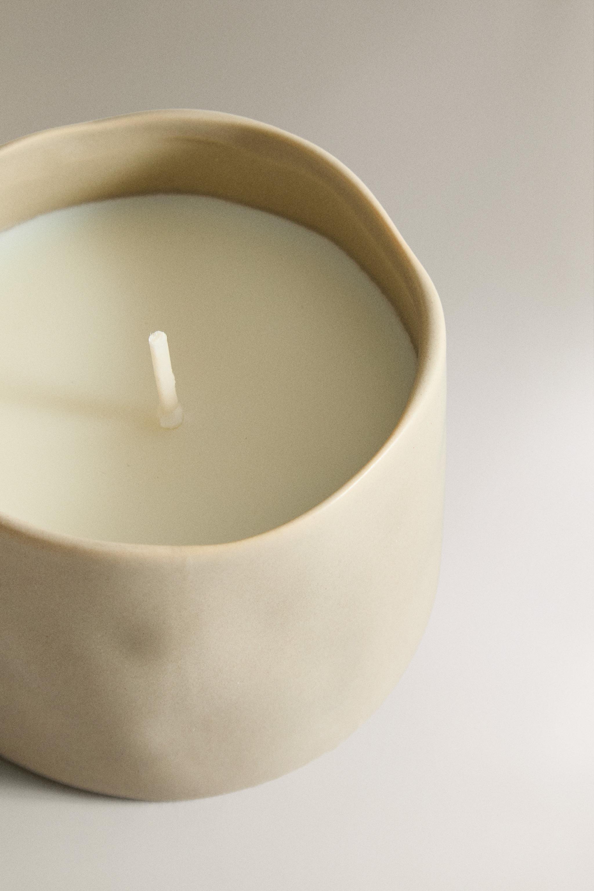 (150 G) FLOR DE NOVIEMBRE SCENTED CANDLE